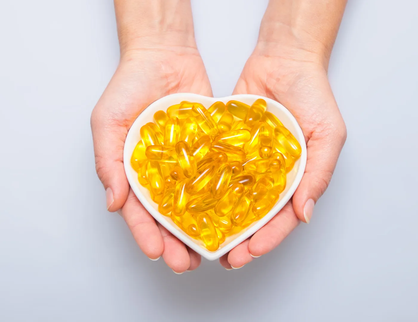 Persona activa disfrutando de excelente salud cardiovascular gracias a la nutrición con Omega 3
