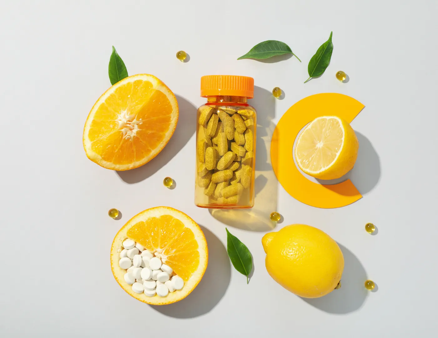 Aplicación de suero rico en Vitamina C para optimizar el cuidado de la piel