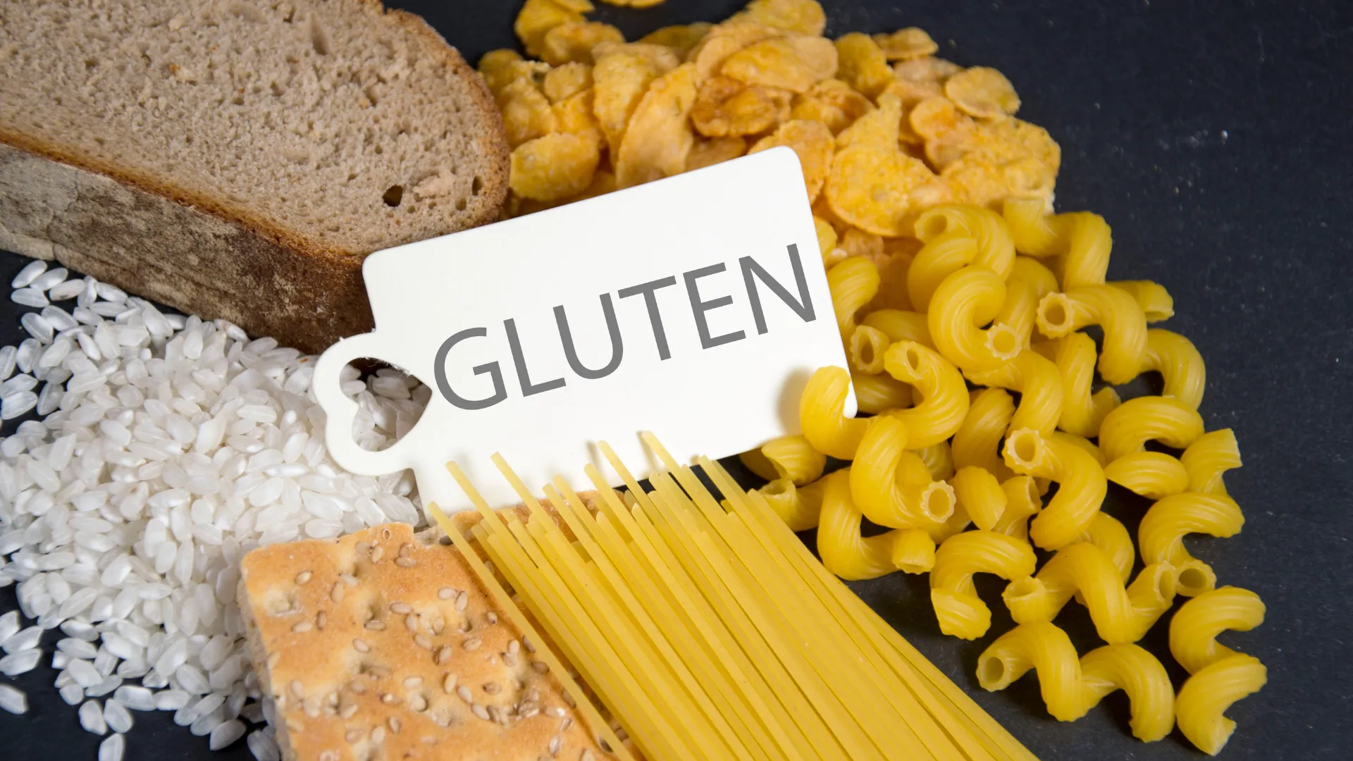 La Guía Definitiva de Suplementos Gluten Free 1 Alimentos y Suplementos Gluten free sobre una mesa de madera